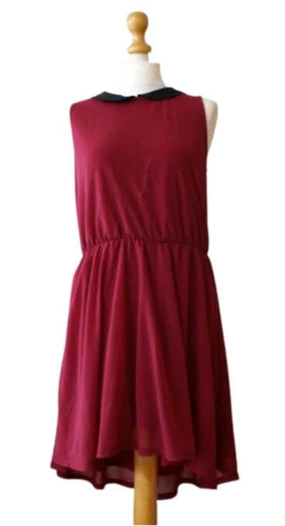 Abito asimmetrico H&M bordeaux con colletto alla Peter Pan Abito