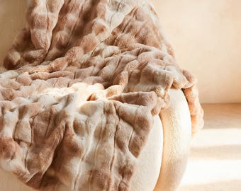 Netbors Luxurious Faux Rabbit Fur Blanket, Ultra-Soft, Cozy, Plush Decorative Throw, Tie-Dye Design, Velvet Backing (50" × 60")