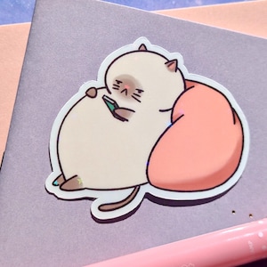 Autocollant drôle mignon de chat | Fat Lazy Cat relaxant | Sticker mat brillant holographique | cadeau pour amoureux des chats, enfants, enfants