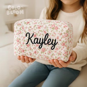 Trousse de rangement personnalisée pour enfants, trousse de maquillage personnalisée avec prénom pour fille, trousse de voyage cosmétique florale personnalisée pour enfants, retour à l'école, cadeau d'anniversaire