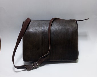 Handmade Leather Laptop Bag Designed for Effortless Elegance.