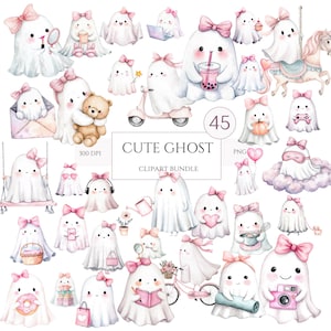 Op de afbeelding: Een verzameling van 45 aquarel illustraties van schattige geesten, elk met een roze strik. De geesten worden afgebeeld met diverse accessoires, waaronder een teddybeer, een scooter en een camera. De tekst "Cute Ghost Clipart Bundle" is ook inbegrepen.