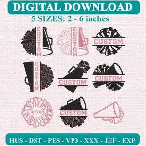 Op de afbeelding: Een digitale download borduurontwerp-set met negen cheerleading-thema afbeeldingen, waaronder pompons en megafoons in zwarte en roze contouren. De tekst CUSTOM is in verschillende ontwerpen verwerkt. Beschikbaar in 5 maten van 5 tot 15 cm.