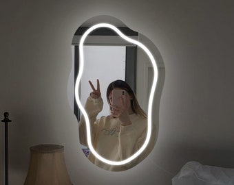Wiggly Neon Mirror Sign: Custom Wavy Light Decor