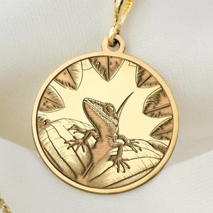 14K Solid Gold Lizard Necklace, Personalized Lizard Pendant, Lizard Owner Gift, Tiny Chameleon Necklace, Real Gold Lizard Disc Necklace