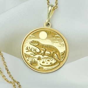 14K Solid Gold Lizard Necklace, Personalized Lizard Pendant, Gecko Pendant, Silver Lizard Necklace, Solid Gold Lizard Disc Necklace