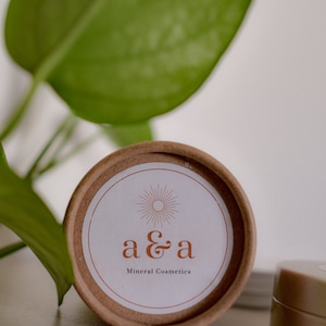 Mineral powder foundation, zero waste, vegan