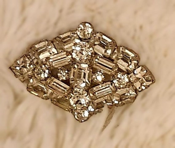 Vintage 1960's Rhinestone Brooch - image 1