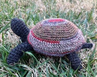 Tortuga cría hecha a mano crochet relleno animal, producto terminado NO patrón