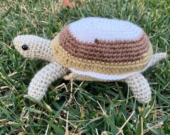 Animal de peluche de crochet hecho a mano en forma de tortuga de café. Producto terminado, NO es un patrón