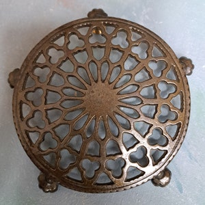 Plain Center Old Lace Trivet 5 feet