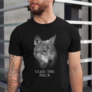 Camiseta de lobo gris, camiseta de lobo, camiseta de lobo, camiseta con gráficos de lobo, camiseta de animal de espíritu de lobo, camiseta de animal del bosque, regalo de lobo de camisa de vida silvestre