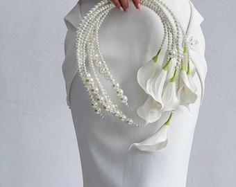Calla Lily Wedding bouquet, Beaded pearl bridal bouquet, Modern Calla Lily Hoop Bouquet with Pearls
