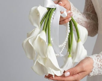 Calla & Pearl Wedding Bouquet, Beaded pearl bridal bouquet, Modern Calla Lily Hoop Bouquet with Pearls, Calla Lily Wedding bouquet