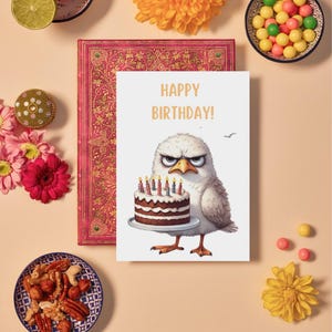 Witzige Geburtstagskarte mit grimmigem Vogel – Premium-Postkarte 400g/qm – Hochglanz – handschriftlicher Versand optional