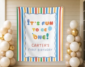 Striscione di compleanno "Fun to Be ONE", decorazioni per la festa del primo compleanno, sfondo personalizzato con il nome del bambino o della bambina, striscione a righe colorate arcobaleno.