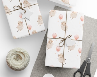 Papel de regalo para baby shower con diseño de ovejas en acuarela: ovejas neutras con globos.