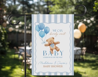 Orsetto marrone con palloncini blu, bandierina da giardino per baby shower, decorazione personalizzata per feste "We Can Bearly Wait", cartello di benvenuto in tessuto boho personalizzato