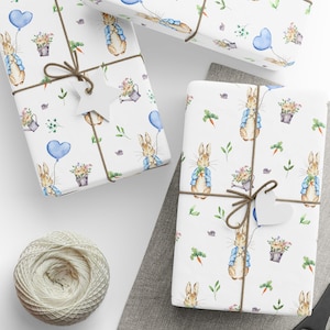 Rouleau de papier cadeau Peter Rabbit pour baby shower, papier d'emballage lapin aquarelle, carottes et ballons bleus, toutes les occasions | Emballage cadeau d'anniversaire