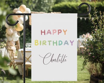 Bandiera da giardino massimalista e colorata per compleanno, cartello di benvenuto personalizzato per il giardino, decorazione stravagante per feste, striscione arcobaleno pastello per tutte le età