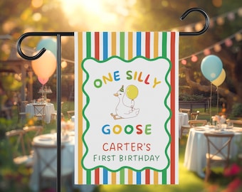 Bandiera da giardino "One Silly Goose Party", cartello di benvenuto per il primo compleanno in giardino, striscione personalizzato con il nome del bambino o della bambina, striscione a righe colorate per feste.