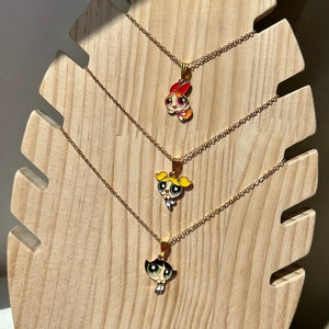 Conjunto de 3 collares de Las Chicas Superpoderosas: Cadenas doradas con colgantes de flor, burbuja y botón de oro (acero inoxidable) - Conjunto de trío icónico