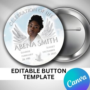 Peut inclure: Un bouton blanc avec un fond de ciel bleu et des ailes d'ange blanches. Le texte "Celebration of Life" est en haut, suivi du nom "Abena Smith". Les dates "February 28, 1981" et "December 19, 2023" sont indiquées comme "Sunrise" et "Sunset".