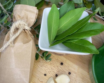 Premium Photo | Dried Whole Bay Leaves On Cutting Board Laurus Nobilis - View #5