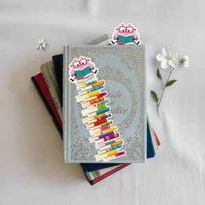 Bookworm Brain Bookmark – Smart & Fun Reading Companion, Book Tracking Bookmark, Gifts for Book Lovers, Gift Ideas for Avid Readers