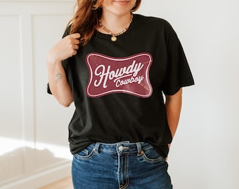 Camiseta Howdy, Botas no chão, Camiseta Cowgirl, Camiseta Howdy, Camiseta Cowgirl retrô, Camiseta Western, Camiseta Cowgirl, Camiseta Rodeio, Rodeio Howdy
