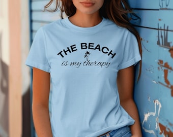 ビーチシャツ、夏休みシャツ、海好きTシャツ、トロピカルグラフィックTシャツ、ビーチデイシャツ、海岸の雰囲気シャツ、夏の服装ギフト、セラピー