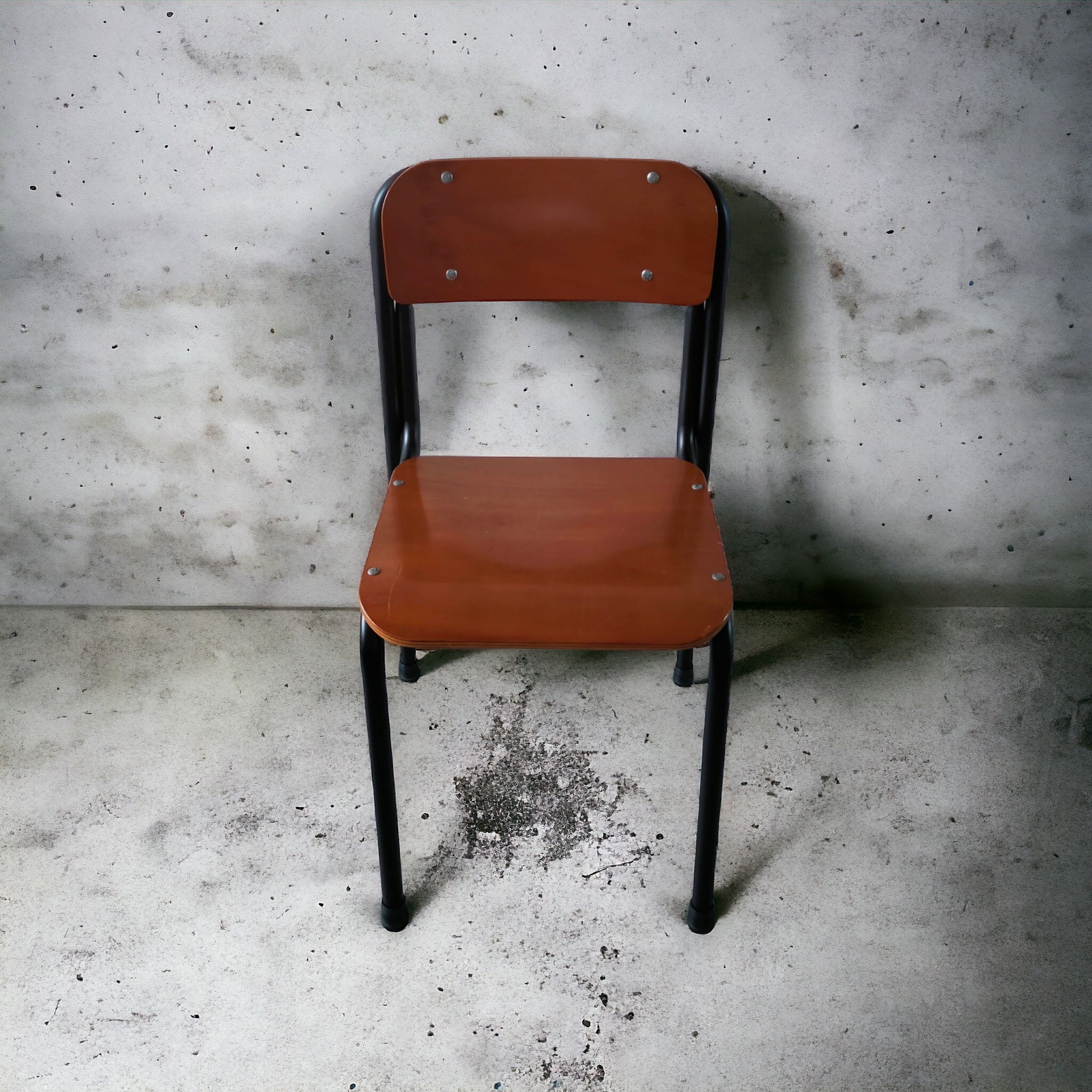 最終値下げレトロ　管理職椅子　昔のものは物が良い。重厚感安定感抜群。金属部分錆び 最終値下げレトロ 管理職椅子 昔のものは物が良い。重厚感安定