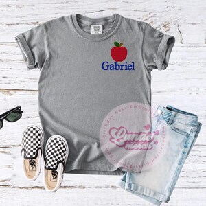 男の子用パーソナライズ新学期シャツ - 入学式Tシャツ、幼稚園用カスタムシャツ、男の子用ネームシャツ、幼稚園服