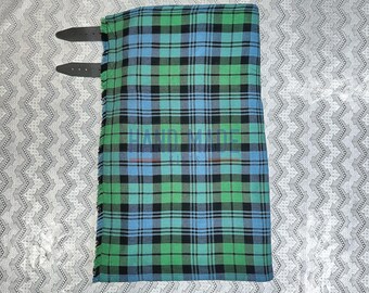 Traditionell handgjord svart klocka, forntida tartankilt - Black Watch, forntida tartan
