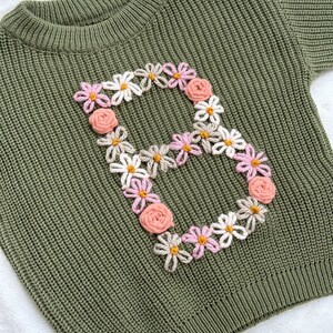 El suéter de flores grandes - Suéter de niña bordado a mano