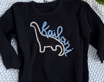 Der Dino-Pullover – handbestickter Babypullover