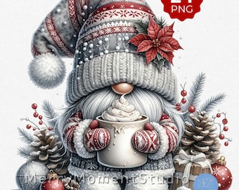 Puede incluir: Ilustración de un gnomo festivo, con un gorro y manoplas grises y rojas estampadas, sosteniendo una taza de chocolate caliente con crema batida. La imagen incluye piñas, adornos y una flor de pascua, evocando un tema navideño.