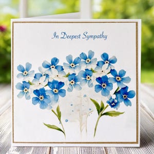 Carte de sympathie sur le thème des myosotis dans des tons bleus doux. 135 mm x 135 mm
