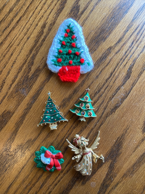 Vintage Christmas pins/brooch