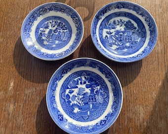 Vintage Ringtons Quarter Willow Pattern Snack Dishes and Wooden