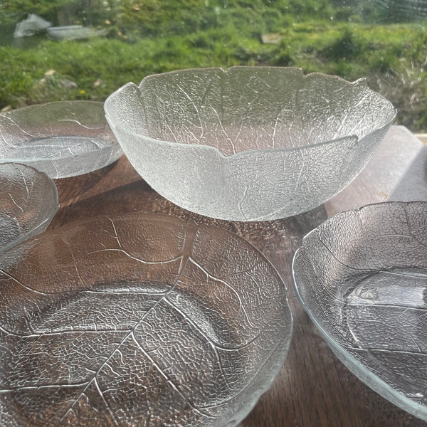 Arcoroc France clear glass Aspen leaf serving bowl and 4 side plates