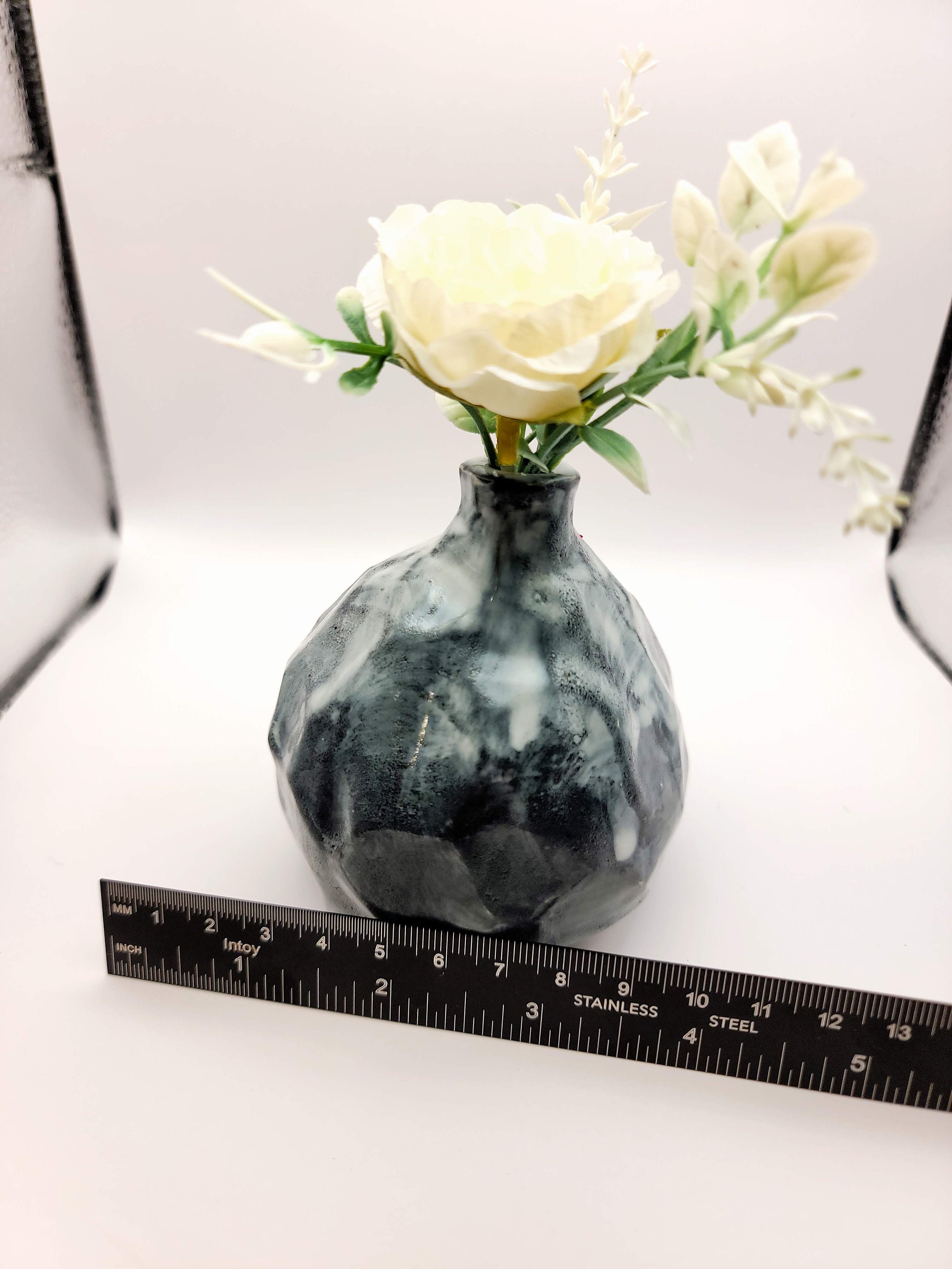 White Marble Ceramic Hexagon Geometric Flower Vase – Decorzee