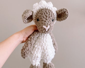 HECHO A PEDIDO / Cordero acurrucado, Cordero de peluche, Cordero de peluche, Animal de ganchillo, Peluche para bebé