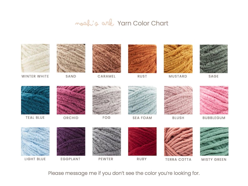 Pu&ograve; includere: Tabella colori filati con 18 colori diversi. I colori sono: Bianco invernale, Sabbia, Caramello, Ruggine, Senape, Salvia, Blu Teal, Orchidea, Nebbia, Schiuma di mare, Arrossamento, Bubblegum, Azzurro, Melanzana, Stagno, Rubino, Terracotta e Verde nebbioso.