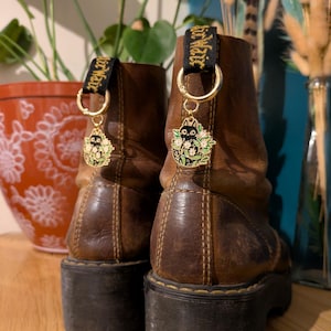 ドクターマーチンブーツ ブラック＆ゴールド キャットチャーム