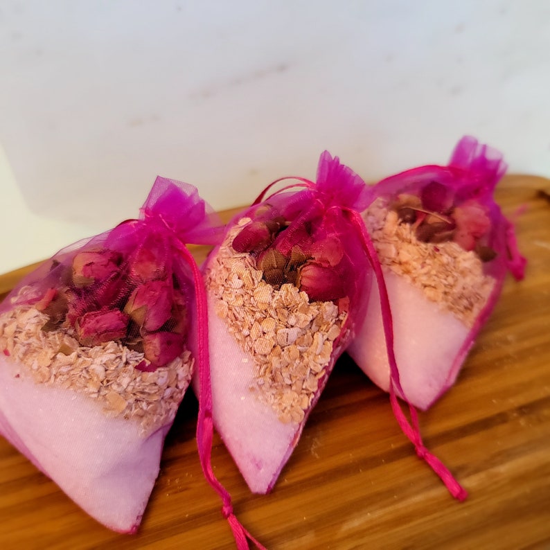 Treat a loved one to the luxury of a fragrant rose-infused bath with our exquisite Rose Bath Sachet Bundle