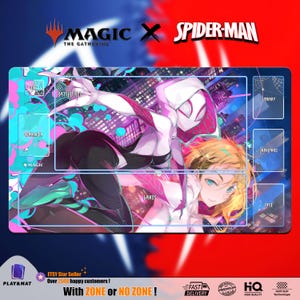 Peut inclure: Tapis de jeu avec Spider-Man et la marque Magic: The Gathering. Le design présente Spider-Gwen dans une pose dynamique avec une toile de fond de paysage urbain. Le tapis de jeu comprend des zones désignées pour le jeu et le texte "With ZONE or NO ZONE!"