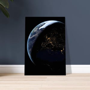 Affiche Globe terrestre la nuit - Illustration mate pour une décoration éco-responsable
