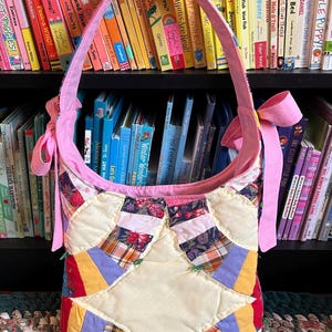 Bolso vintage con lazo de colcha reciclada / Bolso de mano amarillo y rosa / Colcha vintage cosida a mano / Moda bohemia / Sostenible / Reciclada / Ropa CoraDor