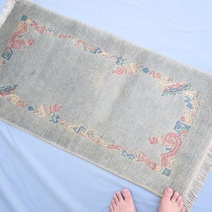 2&#39;x4&#39; ft Vintage Oriental Rug